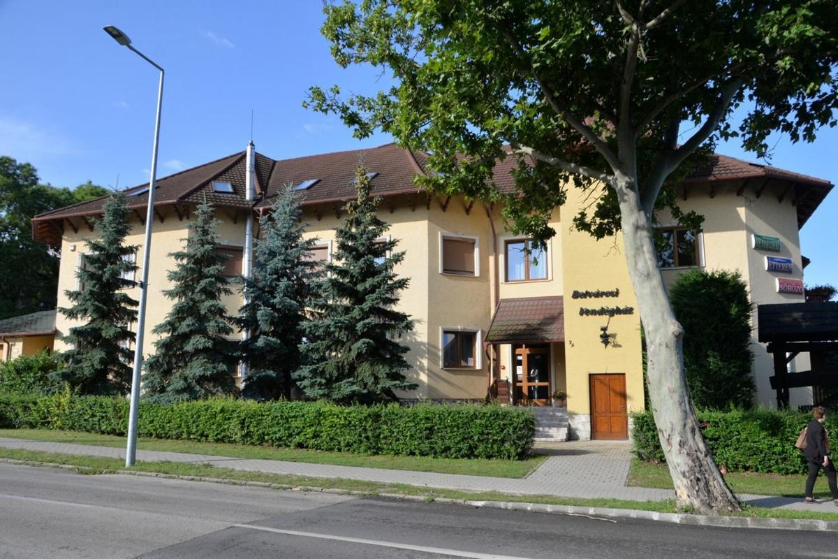 Belvarosi Vendeghaz Мор Экстерьер фото
